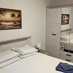 Well Equipped New Family Friendly One-bedroom Flat Apartment *