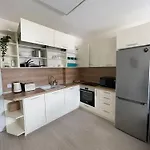 Well Equipped New Family Friendly One-bedroom Flat