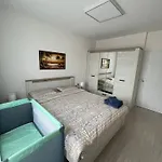Apartment Well Equipped New Family Friendly One-bedroom Flat