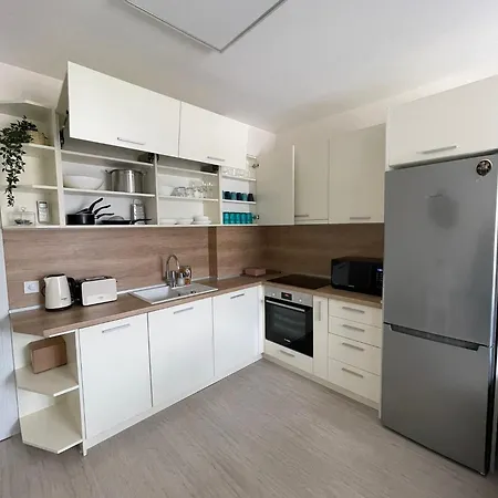 Well Equipped New Family Friendly One-bedroom Flat